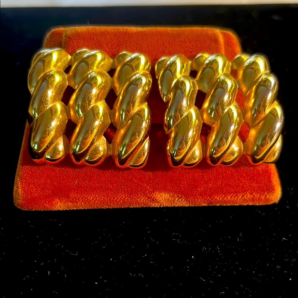GOLD-TONE CABLE DESIGN CLIP EARRINGS